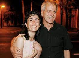 Este fin de semana la revista «el sábado», publicó una extensa y. Augusto Gongora Y Paulina Urrutia Cuentan Su Conmovedora Lucha Contra El Alzheimer Guioteca
