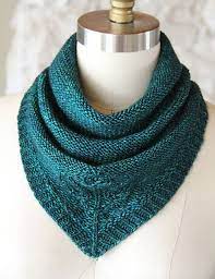 Voir plus d'idées sur le thème coiffures bandana, coiffure avec foulard, idées de coiffures. Bandana Cowl Cowl Knitting Pattern Scarf Knitting Patterns Knitted Cowl Scarves