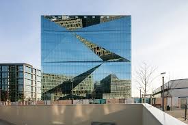 Mit täglich rund 330.000 reisenden und besuchern steht er nach hamburg, frankfurt (main) und münchen auf platz vier der meistfrequentierten fernbahnhöfe der deutschen bahn und gehört zu den 21 bahnhöfen der höchsten preisklasse 1 von db station&service. Volldigitalisiertes Burohaus Von 3xn Fotogener Fremdkorper Am Berliner Hauptbahnhof Architektur Und Architekten News Meldungen Nachrichten Baunetz De