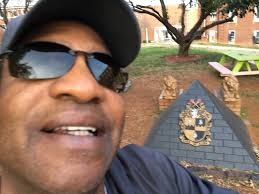 Larry Lipscomb's Instagram, Twitter & Facebook