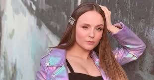 Bem vindos ao portal larissa manoela, um site criado por fãs para fãs, sem nenhum recurso financeiro! Larissa Manoela Anuncia Novo Filme Exclusivo Para Netflix