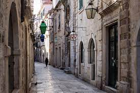 Vielleicht das schönste und interessanteste denkmal in diesem teil der altstadt ist das franziskanerkloster, welches im späten mittelalter errichtet wurde. Dubrovnik 7 Sehenswurdigkeiten Und Tipps Von Altstadt Bis Smoothie