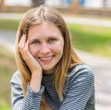 Leah Morris's Instagram, Twitter & Facebook