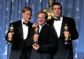 With matt damon, ben affleck, stellan skarsgård, john you've never held your best friend's head in your lap, watch him gasp his last breath looking to you for for example, william's character putting damon's character in place by noting that he sneers at. Matt Damon Ben Affleck Wanted To Repay Robin Williams For Good Will Hunting