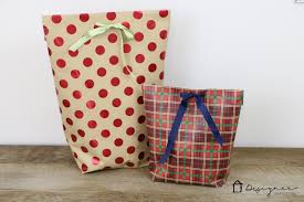 (the size of paper that i used was 5 inches x 8 inches for a mini bag). Turn Your Wrapping Paper Into A Cute Gift Bag Diy Diy Scoop