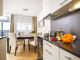 30 minuten mit der bahn bis zürich oder luzern. Serviced Apartment In Zug 4 5 Zimmerwohnung Grosszugige Wohnung Mit Seesicht Smart Apartments