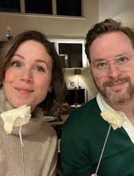 Lisa Kudrow said in the Smartless podcast that she was never a fan of drama  school. She said that during her initial years, she never wanted to take  drama lessons, as the