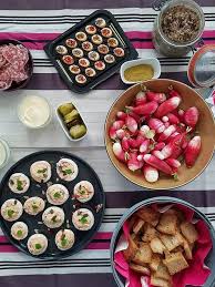 Un Apero Pour 10 Personnes Pret En Moins De 15 Minutes Audrey Cuisine Idee Repas Anniversaire Aperitif Pour 10 Personnes Repas Pour 15 Personnes