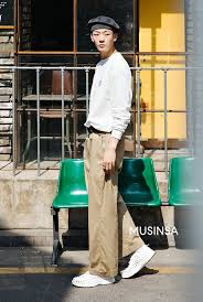 바로 서늘한 눈매로 강렬한 액션을 선보이는 #정다은 과 모델에서 배우로 첫 시작을 알린 #김민귀 입니다. ë¬´ì‹ ì‚¬ ìŠ¤í† ì–´