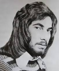 70s hairstyles were known for experiments and some unisex head bands came into existence which were wore by men and women. 1960s And 1970s Were The Most Romantic Periods For Men S Hairstyles Bored Panda