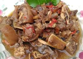 Bahan bakunya bisa kepala ikan, ayam, daging sapi, rebung, pakis, kikil, sampai kambing. Resep Kikil Kepala Kambing Resep Gulai Kepala Sapi Oleh Yeanni Rachmat Cookpad Mau Tau Cara Bikin Kikil Kepala Kambing Jeri Harte
