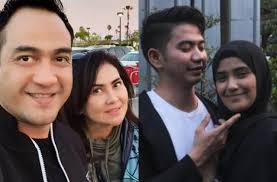 Bertemu di lokasi yang sama, ferry irawan langsung menyapa melaney. Istri Ferry Irawan Sakit Stroke Rizki Da2 Unggah Foto Testpack 2 Garis Matamata Com