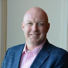 Lee Himes's Instagram, Twitter & Facebook