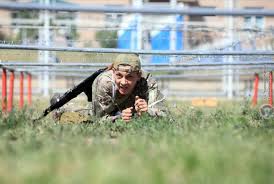 The zombie army 4 super deluxe edition includes: 0l Dxnqyldei M