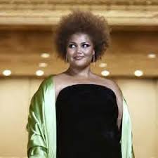 Measha Brueggergosman The Canadian Born Opera Soprano Has Made Waves In The Classical Music Scene Over The Last Five Years By Opera Singers Singer Sopranos