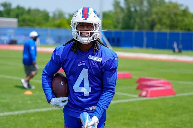 2025 NFL training camp: James Cook reports for duty with the Bills - Yahoo Sports