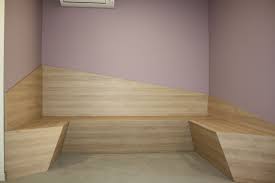 Salle D Attente Pole Medical De Grandignan Banc Bois Rose Pale Modern Design Decora Salle D Attente Decoration De Bureau D Entreprise Deco Interieure