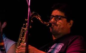 Saxofonista de Callejeros pide salir de la cárcel para estar con su hijo  autista