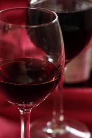 フリー写真] 二つのワイングラスと赤ワインでアハ体験 | GAHAG | 著作権フリー写真・イラスト素材集 - GAHAG | 著作権フリー 写真・イラスト素材集