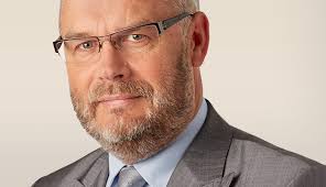 Alar karis spricht in tallinn nach seiner wahl zum präsidenten am 31. Alar Karis Suutundega Presidendi Vastuvotule Laane Elu