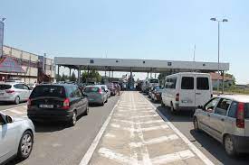 Cu dificultate se circulă şi prin vama petea din judeţul satu mare. Cod RoÈ™u In Vama Petea Un Nou Val De Romani IntrÄƒ In Å£arÄƒ