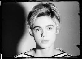 In 1965, as pop art's prince moved from painting into film, he made sedgwick his superstar—his. Andy Warhol Filmstill Edie Sedgwick 1965 900 Kultur24 Berlin