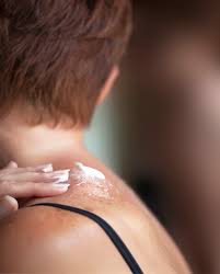 For minor sunburns, try a few of these sunburn hacks to help soothe pain and itchiness and also if your sunburn is also itchy, dr. How To Treat Sunburn Blisters Safely According To Dermatologists