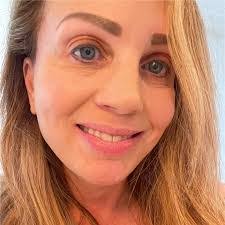 Renee Voss's Instagram, Twitter & Facebook