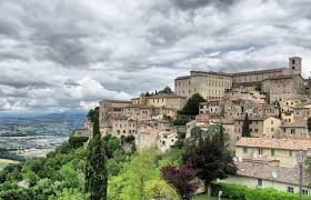 Tucked Away On A Hillside In Umbria The Town Todi Overlooks The Tiber River With Amazing Views All Around Big Thanks To Hercules For Makin Village Todi Umbria
