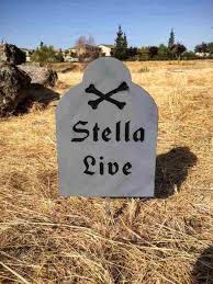 Here are our favorite funny tombstone sayings for halloween. Entertainment Mesh On Twitter 20 Funny Tombstone Sayings For Halloween 2019 Https T Co Fbjbulytp1 Funny Tombstone Headstone Graveyard Halloween Hilirious Humor Outdoor Outdoordecors Cemetry Https T Co Id3szy4pr0 Twitter