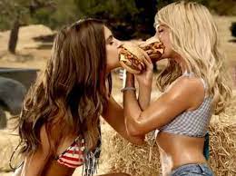 Le plus américain des burgers! Carl S Jr Outsmarted The Censors That Banned This Risque Ad
