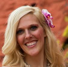 Amber Bellows's Instagram, Twitter & Facebook