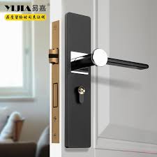 Ingin terlihat menawan di depan orang lain, bisa dikatakan sebagai salah satu sifat dasar manusia yang tidak bisa dipungkiri, terutama bagi perempuan. Ide 23 Gagang Pintu Modern