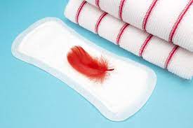 Seberapa banyak flek yang dikeluarkan adalah perbedaan utama antara flek hamil dan haid. Apa Bedanya Bercak Darah Tanda Hamil Atau Menstruasi Hello Sehat