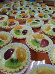 Susi sedang berada di pasar malam. Susi Sedang Berada Di Pasar Malam