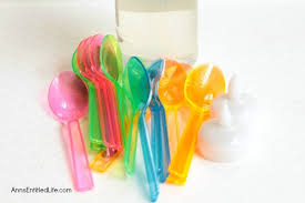 Real flowers can be tossed into the. Diy Floating Spoon Flowers