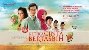 Kuliahnya tertunda selama 9 tahun setelah ayahnya meninggal dunia. Ketika Cinta Bertasbih Full Movie Raja Download
