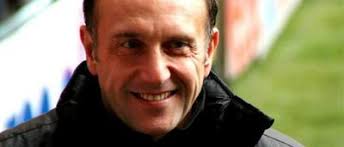 Jacques Massart, le speaker du Standard, présente ses condoléances à  Anthony Konckaert, qui a perdu son papa