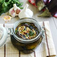 Melanzane, olio d'oliva, aglio, peperoncino, menta, sale, aceto di vino, aromi naturali. Melanzane Grigliate Sott Olio Ricetta Tutto Fa Brodo In Cucina