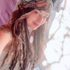 Awee Gizmo fumbles out of the nest! 🪺 yay go Gizmo🥰