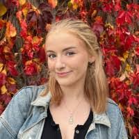 Megan Burroughs's Instagram, Twitter & Facebook