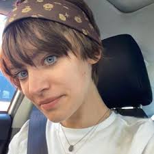 Maggie (@m.lena.mae)