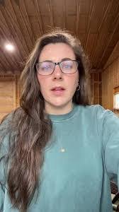 Carrie Farr's Instagram, Twitter & Facebook