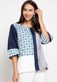 Model gamis batik terbaru untuk wanita selanjutnya adalah kombinasi kain batik dan kain polos. 10 Rekomendasi Baju Batik Kombinasi Paling Keren Yang Bikin Para Wanita Semakin Fashionable 2020