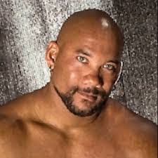 Erik Hunter's Instagram, Twitter & Facebook