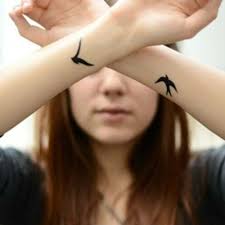 Tatouage Poignet 25 Tatouages Poignets Reperes Sur Pinterest Marie Claire