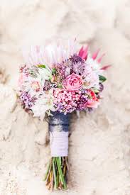Pastellfarbene Konigsprotea Brautinspiration Brautstrauss Blumenstrauss Hochzeit Braut Blumen
