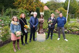 Seit jeher liefern uns pflanzen und natur entspannung und gesundheit. Zwei Neue Ausstellungsbeitrage Auf Dem Baumwipfelpfad Gelande Der Neue Fledermausgarten Und Hildegard Von Bingen Forderverein Landesgartenschau 2018 Bad Iburg