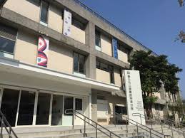 本词条由涉台大百科 审核 。 台北市 于民国十九年至三十六年间先后设立松山、城北、古亭、城西四所图书馆，1952年依照省颁台湾省各县市立图书馆组织规程之规定，将四馆合并成立台北市立图书馆。 è‡ºåŒ—å¸‚ç«‹åœ–æ›¸é¤¨ å„åˆ†é¤¨é–±è¦½å®¤ å—æ¸¯åˆ†é¤¨ç°¡ä»‹
