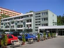 Nu stiu cine a reincadrat acest hotel la 3 stele, pentru ca am stat in mamaia la hotel de 2 stele si conditiile au fost infinit mai bune. Cele Mai Bune Hoteluri De 2 Stele Mamaia Litoralul Romanesc Romania Vara 2021 Directbooking Ro